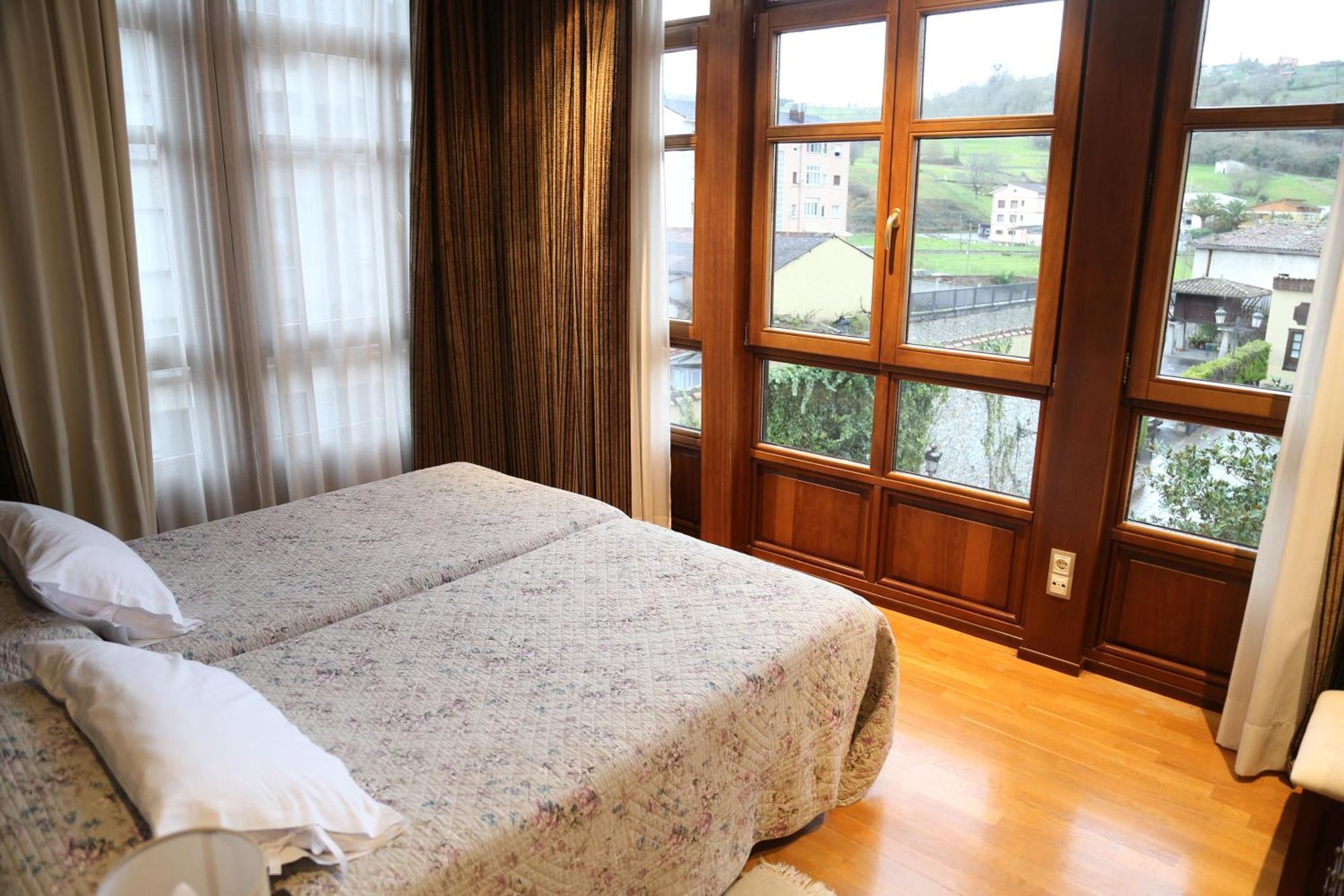 Apartamentos La Pontiga *** インフィエスト エクステリア 写真