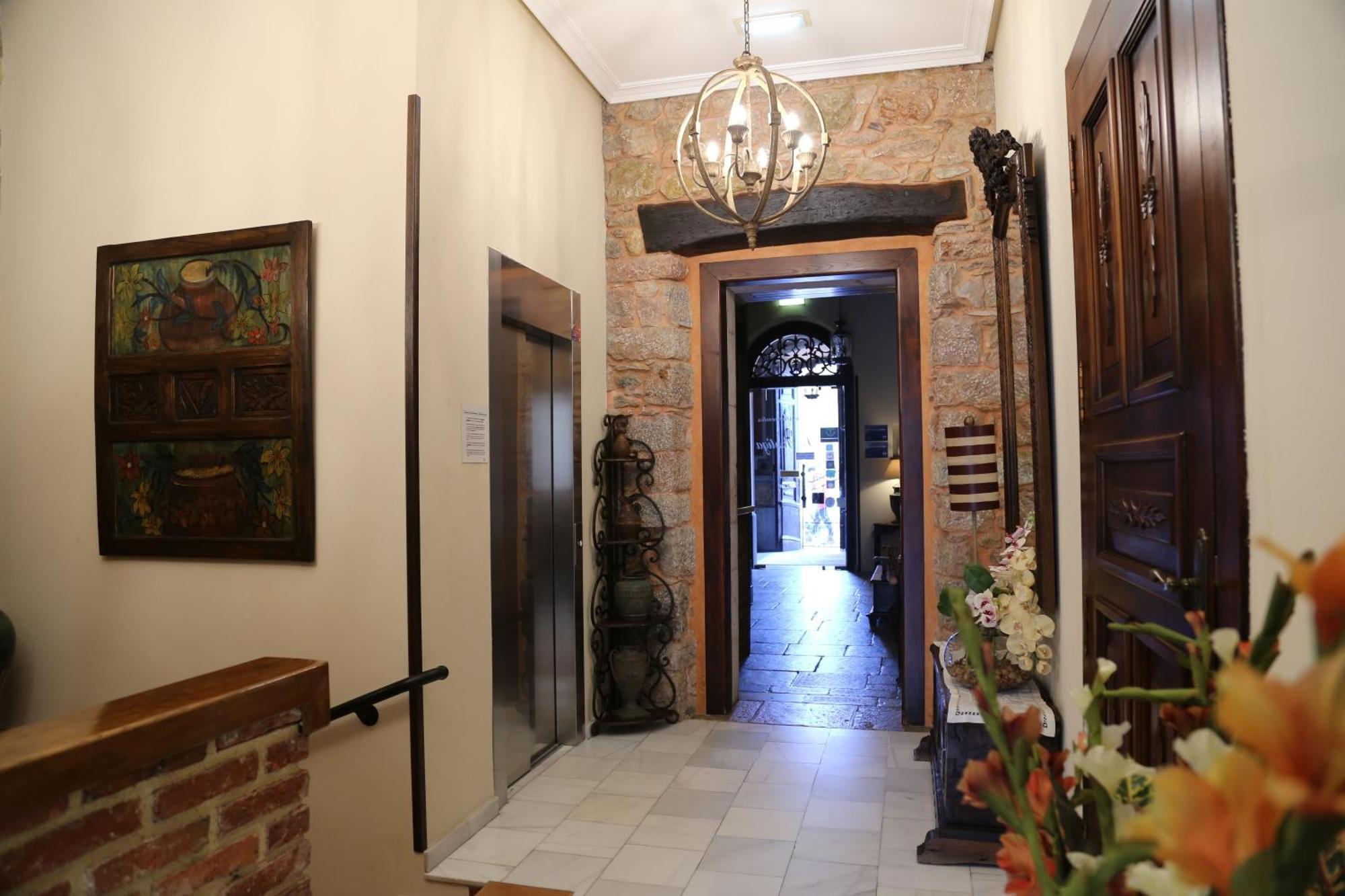 Apartamentos La Pontiga *** インフィエスト エクステリア 写真