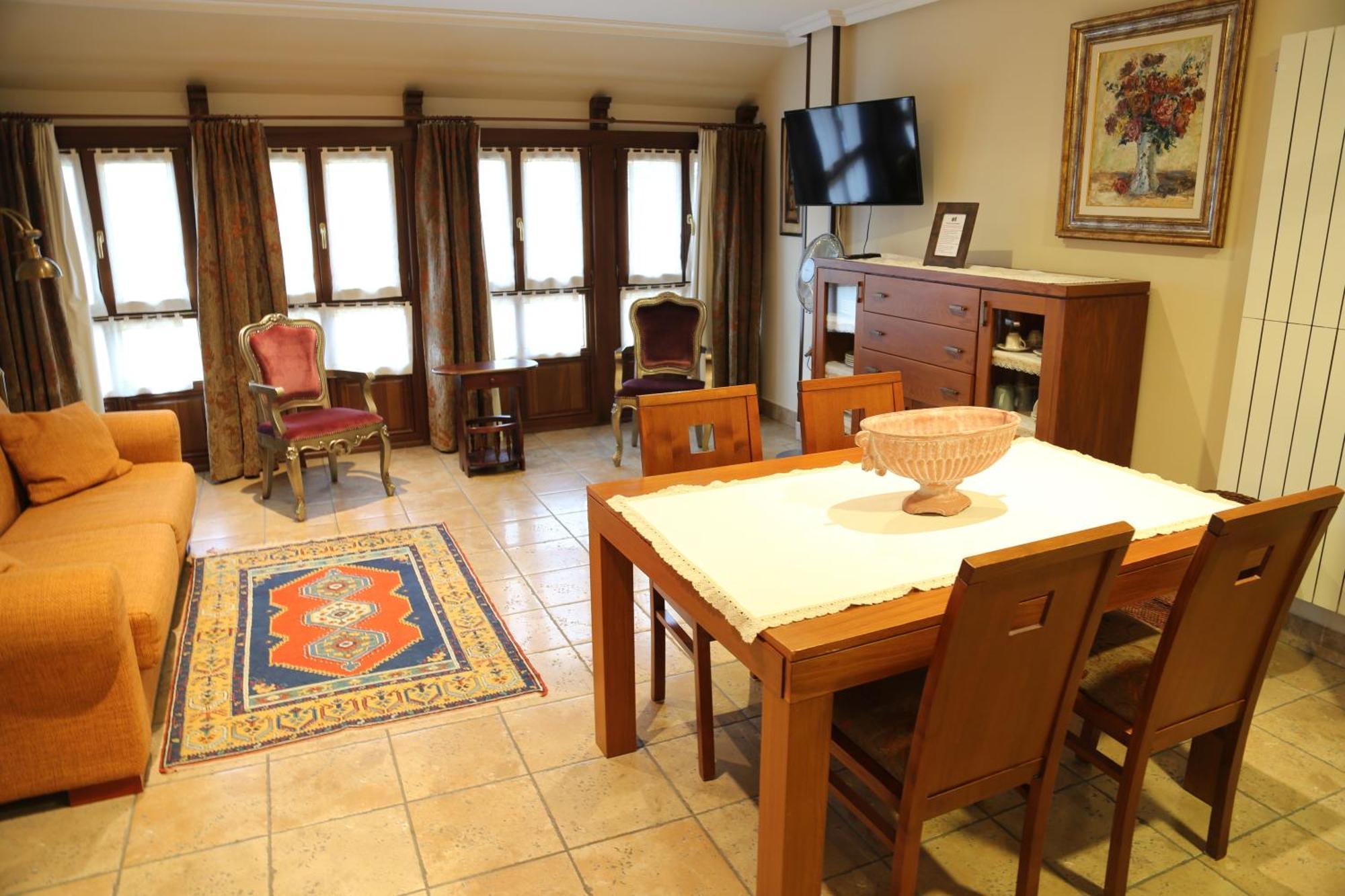 Apartamentos La Pontiga *** インフィエスト エクステリア 写真